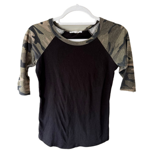 Black and Green Fitted 3/4 Sleeve Tee S